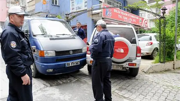 El freni çekilmeyen minibüs kazaya neden oldu