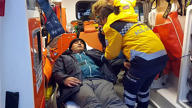 Bıçaklanan kaptanı sahil güvenlik kurtardı