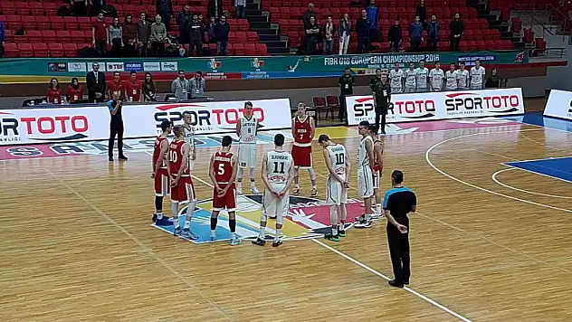 Rusya maçı öncesi Karlov için saygı duruşu 