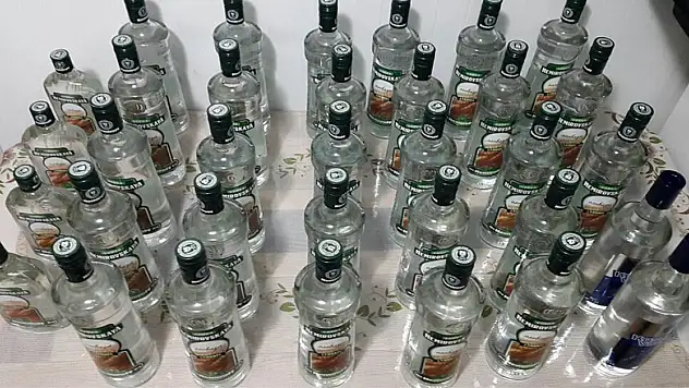Yılbaşı öncesi 34 şişe kaçak içkiyle yakalandı