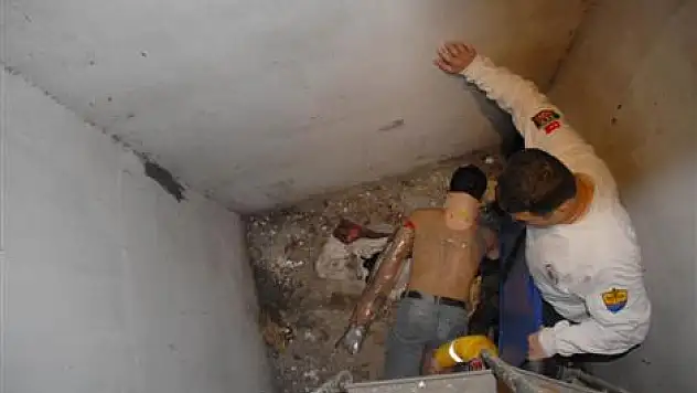 9. Kattan düştü ayağı kırıldı