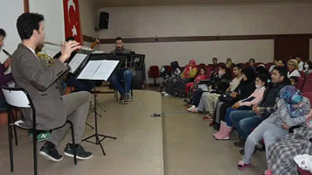 Minikler müzikle moral buldu