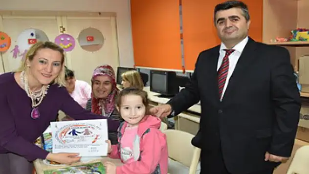 Hastane sınıfında karne heyecanı