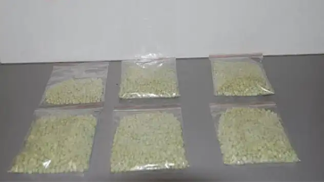 Otomobil tamponunda 5 bin 300 uyuşturucu hap