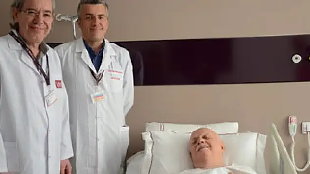 Bacağından 25 cm boyunda, 8 cm eninde kitle çıkartıldı