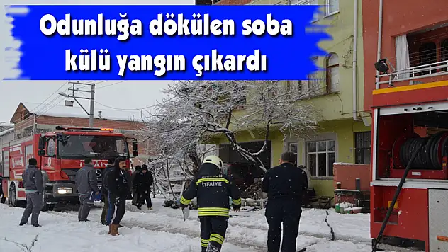 Odunluğa dökülen soba külü yangın çıkardı