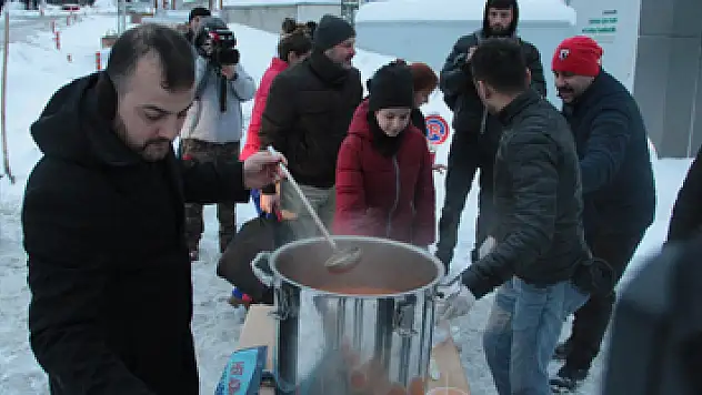 Donduran soğukta ısıtan ikram