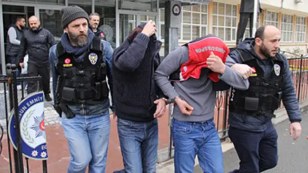 İstanbul'dan getirilen uyuşturucu haplarla yakalandılar