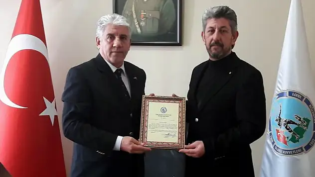 Oğlum okuyamadı, başka gençler okusun!