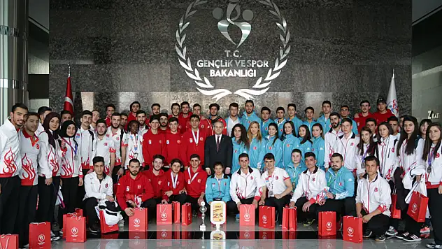 Bakan Kılıç, Başarılı Sporcuları Kabul Etti