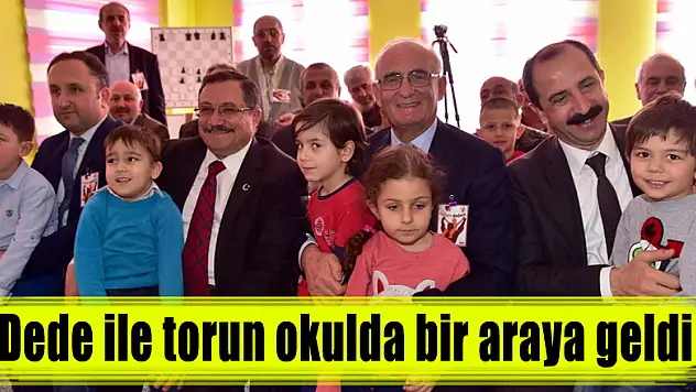 Dede ile torun okulda bir araya geldi