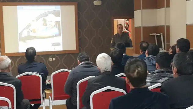 Jandarmadan öğrenci servis şoförlerine eğitim