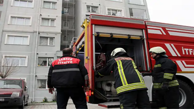 Sigaradan çıkan yangın mutfağı yaktı