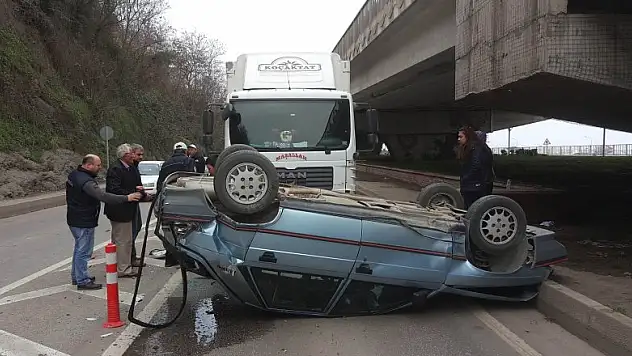 Kamyonla otomobilin çarpıştığı kaza ucuz atlatıldı