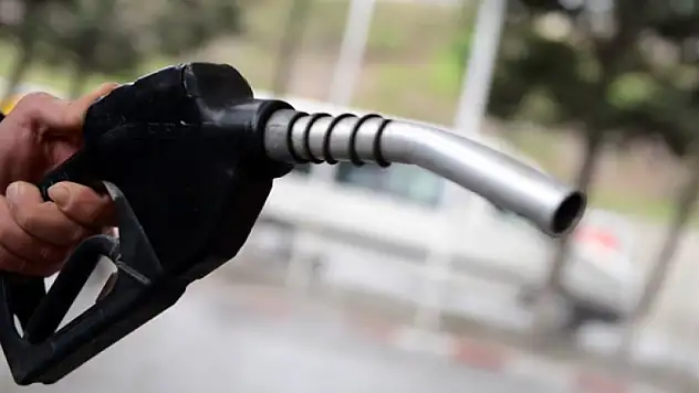 Benzinde 9 kuruş indirim bekleniyor