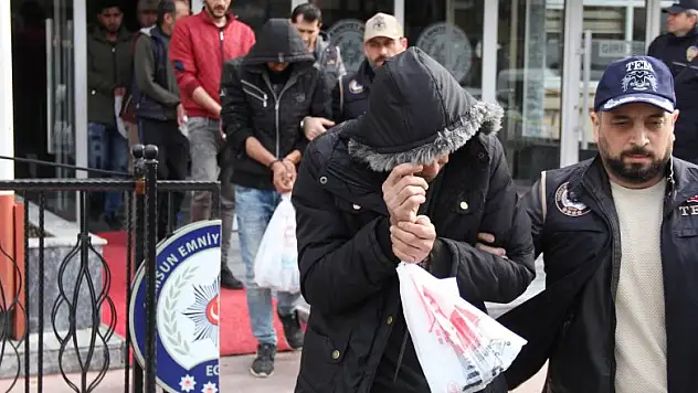 DEAŞ'tan gözaltına alınan 10 kişi adliyede