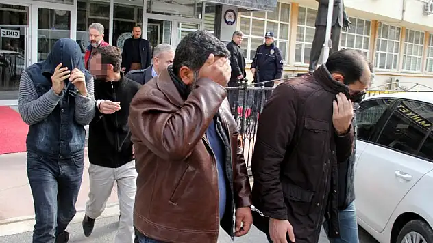 Dolandırıcıları araç plakaları yakalattı