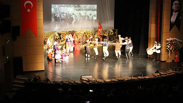 Çanakkale Zaferi için lirik dans gösterisi