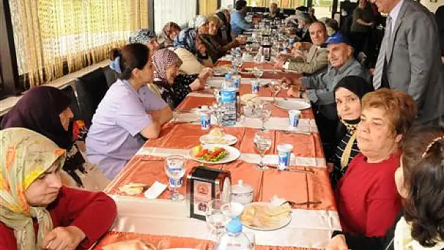 Burma, Huzurevi sakinlerini ağırladı