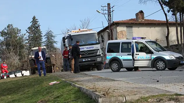 Çöp kamyonunda esrarengiz patlama: 2 yaralı