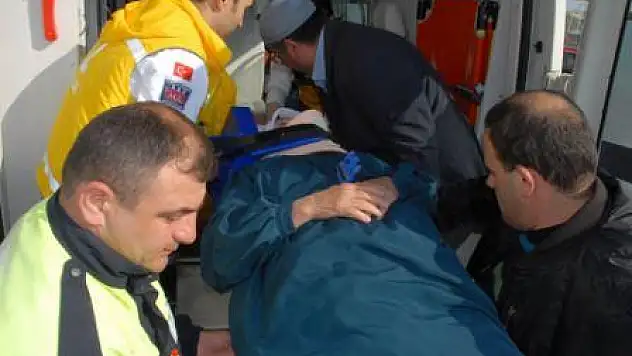 Otomobil yaşlı kadına çarptı