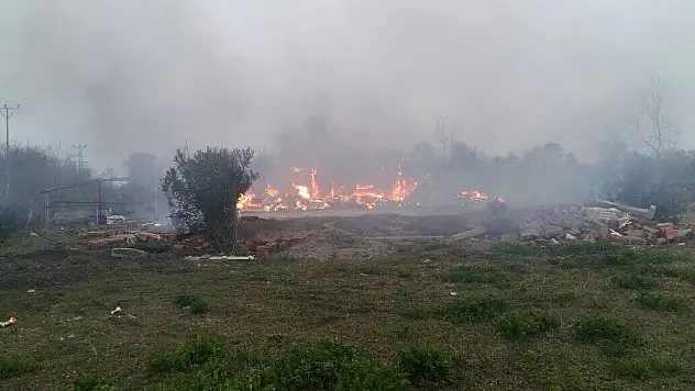 Prefabrik ev alevlere teslim oldu