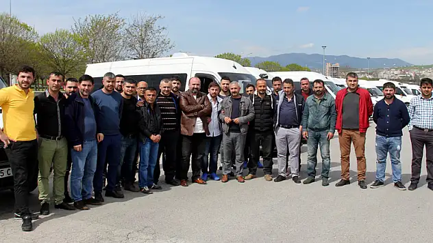 Servisçilerden 'korsan' eylemi