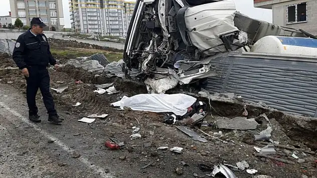  Samsun'da beton mikseri devrildi: 1 ölü