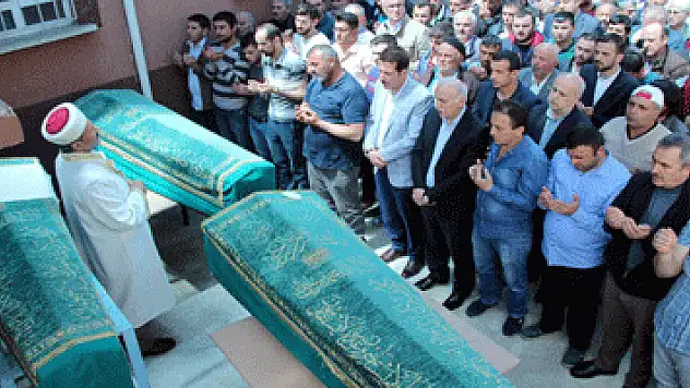 Cami göçüğünde hem eşini hem babasını kaybetti