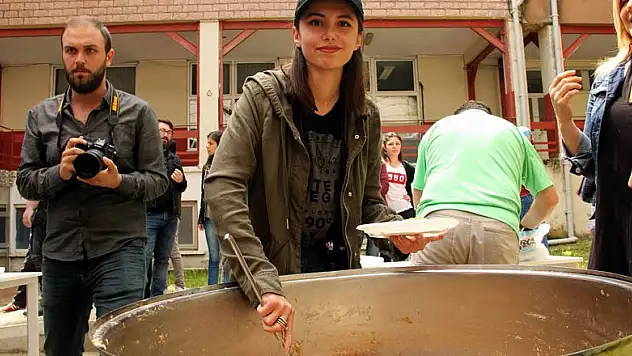 'Leonardo da Vinci' için helva dağıttılar