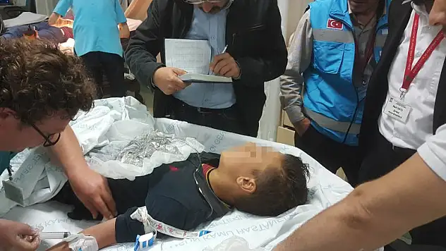  Sokakta top oynayan 12 yaşındaki çocuk tüfekle vuruldu 