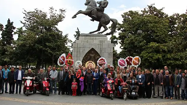 Engelliler 'istihdam' istedi