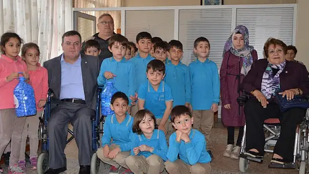  Minik öğrencilerden engellilere 'mavi kapak' desteği