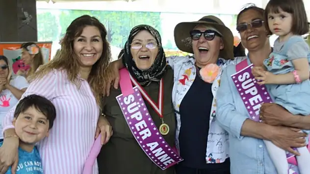 Neşeli Yüzler'den Anneler Günü Etkinliği