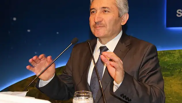 çam ağacını kurtarıyor