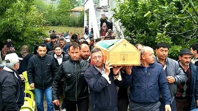 Havuzda boğulan Emre, toprağa verildi