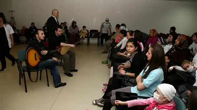 Lösemili çocuklar 19 Mayıs'ı kutladılar