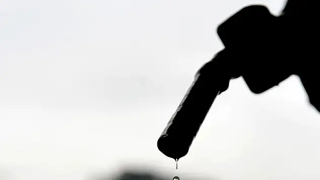 Benzine 8 kuruş zam yapıldı