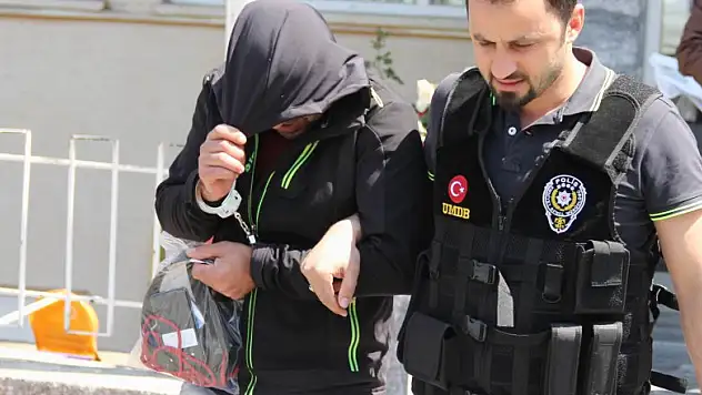 Parkta uyuşturucu operasyonu: 2 gözaltı