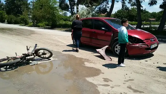  Otomobil ile motosiklet çarpıştı: 1 yaralı