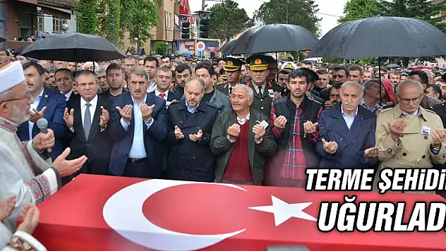 2 şehit kardeşi birbirlerine sarılarak teselli buldu 