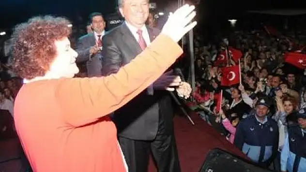 Atakum Selda Bağcan ile coştu