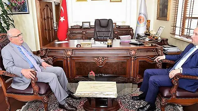 Başkan Yılmaz'a 'Yılın Kurumsal Eğitim Gönüllüsü' ödülü