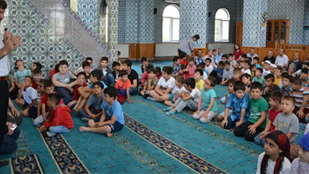 19 Mayıs'ta camiler çiçek açtı