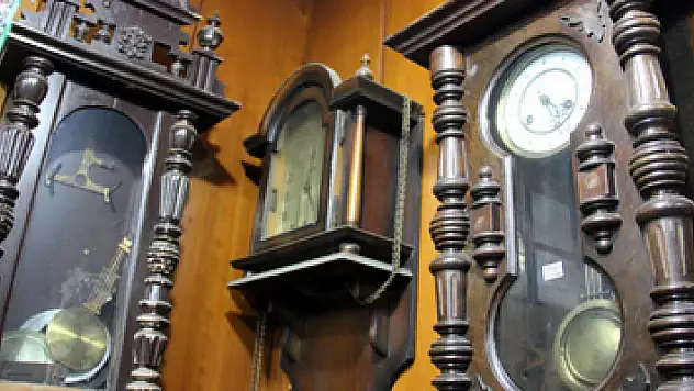 Samsun'da 1 asırlık antika saatler