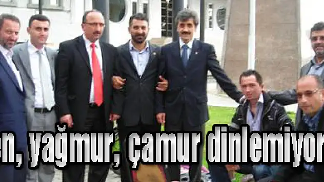 Şen, yağmur, çamur dinlemiyor!..