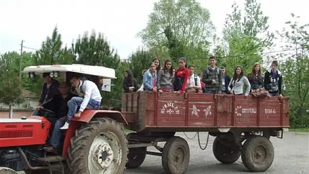 Romanyalı misafirler traktör kullandı