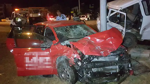 Samsun'da minibüs ile otomobil çarpıştı: 4 yaralı