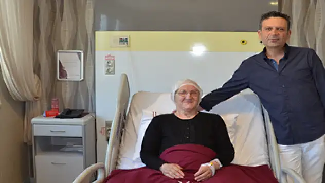 Beynindeki tümör 'konuşarak' çıkarıldı