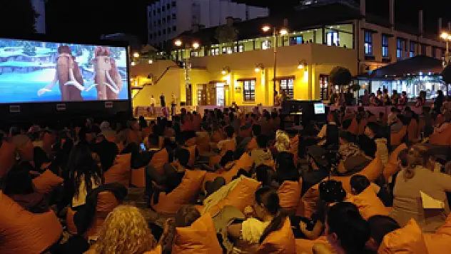 Açık havada sinemaya yoğun ilgi
